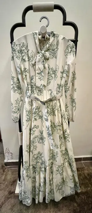 فساتين وجاكيت رسمي للبيع بحالة ممتازة جدا جدا السعر قابل للتفاوض ويمكن أخذ القطع مفردة