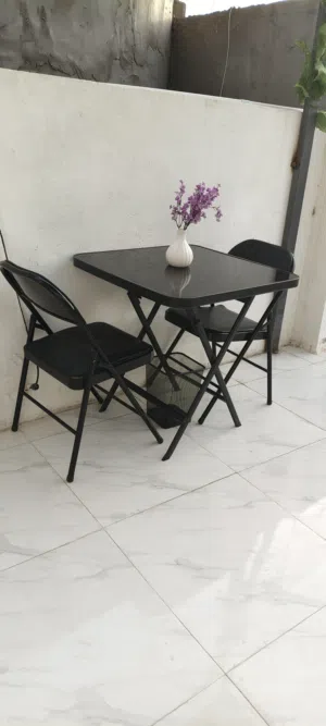 ميز جام وكراسي