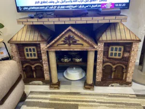 طاولة تلفزيون على شكل كوخ للبيع