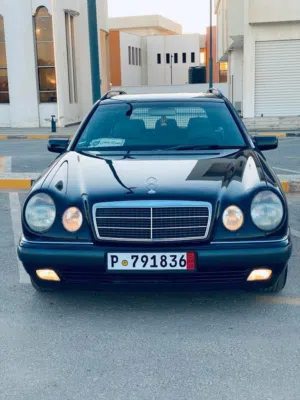 مرسيدس عيون