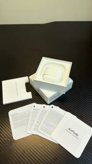 Apple AirPods 4 )ANC)