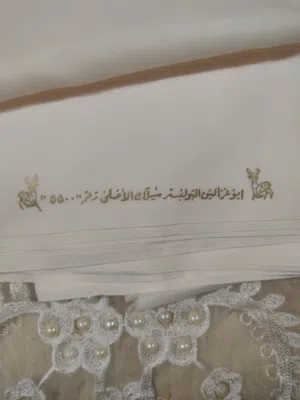 قماش بوليستر سلك طبيعى.لون بيچ أو كريم.وارد السعوديه.قطعه واحده 6.5 متر.قمصان للرجال أوبلوزات لسيدات