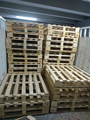 يوجد لدينا جميع انواع الطبالي بلاستيك وخشاب جميع المقاسات الكبيرة