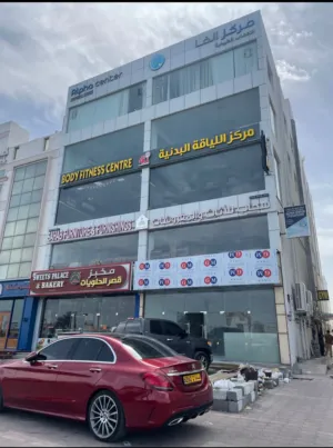 معرض تجاري للايجار في المعبيلة - ثلاث أشهر مجانا