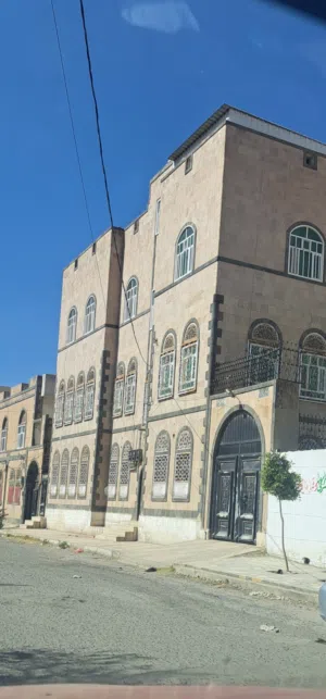 300 m2 More than 6 bedrooms Apartments for Rent in Sana'a Asbahi