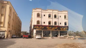 مبنى سكني تجاري للبيع في صحار ع الشارع الرئيسي في  صناعية مويلح