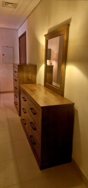 Pre-Owned 2-Piece Rustic Wooden Dresser Set – Tall 5-Drawer Chest & Wide 6-Drawer Dresser