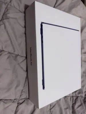 Mint Condition MacBook Air 13" (Latest M5 Chip)  16GB RAM  512GB SSD  100% Battery