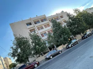 شقة مميزة للبيع في الجبيهه  ضاحية الروضه – شمال عمان
