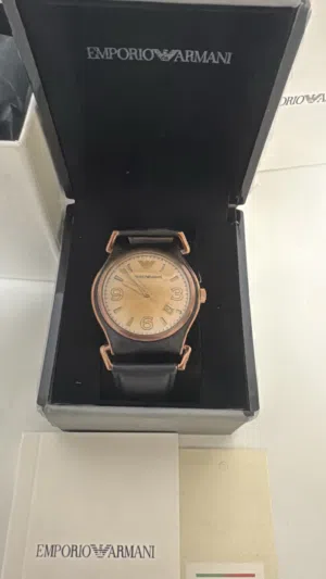 للبيع – ساعة Emporio Armani ارماني الأصلية بكامل ملحقاتها