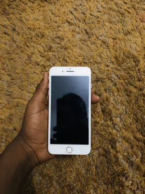 ايفون 8بلاص للبيع