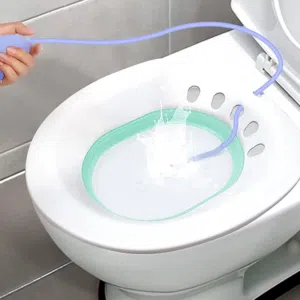 مغطس طبي (Sitz Bath) قابل للطي  مصمم ليوضع فوق مقعد المرحاض ويستخدم لعدة استعمالات