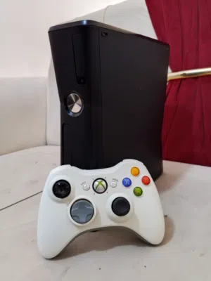 اكس بوكس 360 سلم يحتوي على 53 لعبة مكفول من الصيانه جوستك 1 اصلي ذاكرة 320 گيگا