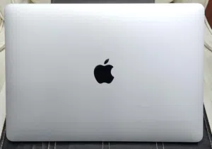 للبيع MacBook Pro i5 /13 inch/256GB ssd/8ram/تاتش بار كالجديد