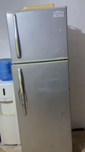 ثلاجه لون سلفر استعمال بسيط