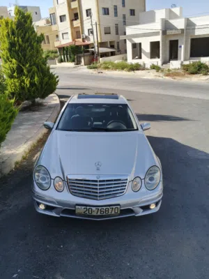 مرسيدس بنز E240 2004 للبيع بداعي السفر سياره بحالة الوكالة مالك واحد صيانة غرغور للبيع بسعر مغري جدا