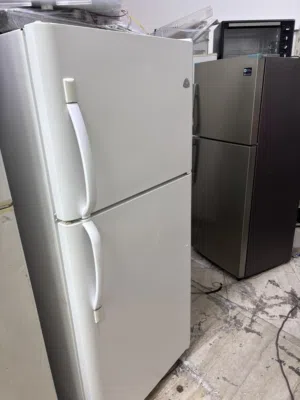 ثلاجه نظيفه وممتازه جدا بدون اعطال وقابل للتفاوض