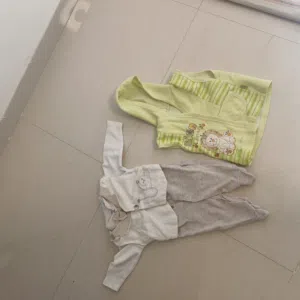 ملابس بيبي بحالة ممتازة من عمر اليوم لغاية 6 اشهر