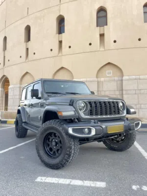 Jeep Wrangler JL Sahara 2020جيب رانجلر صحارى نظيف جدا وتم تعديله اكثر