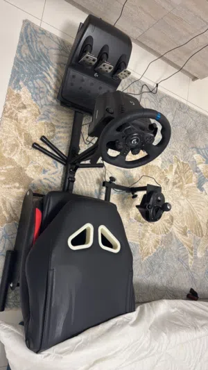 قير سكان وكرسي مع دوسات من شركةlogitech قابل للتفاوض