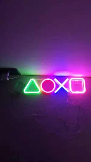 للبيع: إضاءة  LED  بلايستيشن (PlayStation) لغرف الجيمنج بحالة ممتازة تشتغل USP+ بطاريات