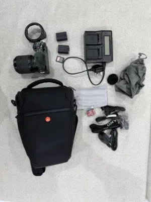 كاميرا Sony ZV-E10 مع عدسة 28-70mm وملحقات كاملة بيعة مستعجلة