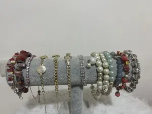 اكسسوارات للبيع 27 قطعة ب 20 دينار