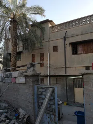 منزل للبيع في البراضعيه طابو صرف واجه 20متر مساحته 500متر يحتوي على 9غرف وكراج وحديقه  بيت ركن مميز.