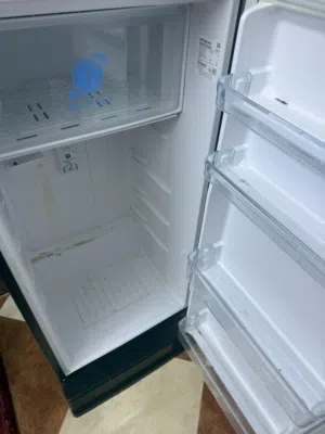 ثلاجه للبيع نظيفه