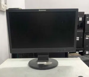 17 Lenovo monitors for sale in Hawally