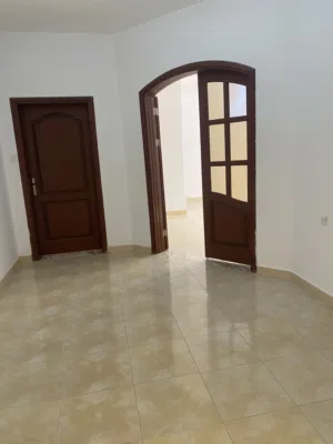 فيلا في الحدائق للايجار سكني او مقر اداري خلف معهد الدليل شارع مدرسه الباكستانيه سابقاً