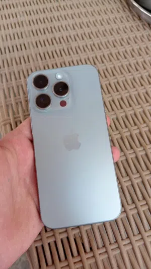 تلفون ايفون 15pro بطريه 87  شريحه اكترونيه السعر 440 قابل للتفاوض للتواصل