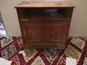 ميز احذية نضيف بعده وبيه مجال