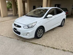 هونداي اكسنت 2018 ترخيص 2017. بويه الشركه عداد 39000k اصلي  كرتونه بنايلون السياره