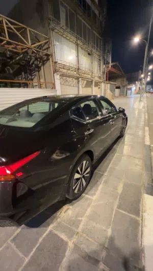 نيسان التيما- مديل 2022 ضررها بسيط فول مواصفات عده الفتحه حداده تبريد جديد