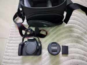 للبيع كاميرا Canon 1200D