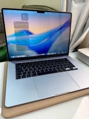 MacBook Air M4 15  16GB RAM  512GB SSD  99% Battery  Like New + Box