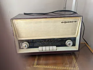 راديو قديم من عام 1950ماركة سيرا