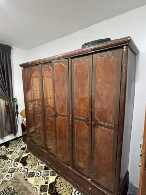 دولاب ملابس كبير