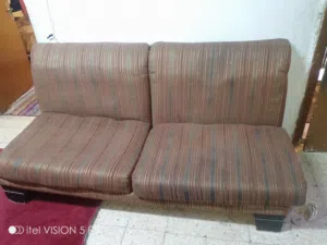 طقم مجلس 11 مقعد خشب ثقيل بحالة جيدة للبيع المستعجل