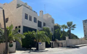 900 m2 More than 6 bedrooms Villa for Sale in Amman Al Rabiah
