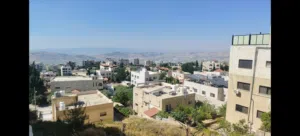 ضاحية الحمر باطلاله رائعه ارض سكن ب خاص  للبيع و بسعر مغري