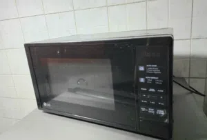 LG 25 - 29 Liters Microwave in Dubai