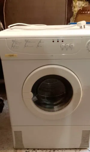 حماصه بحاله ممتازه ماركه يونيفيرسل مضخم صوت جديد واحد مستعمل كرسي صلات غير مستعمل قابل للطي إماراتي