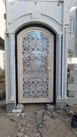 ابواب رائيسيه وبوابات جرش ودكاكين بزخرفة اليزر