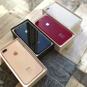 آيفون 8 بلس مستعمل بحالة ممتازة جيجا 54 و 256  هدية كفر ولزقة وشاحن الاصلي متوفر خدمة التوصيل
