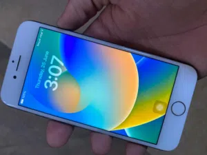 ايفون 8 عادي