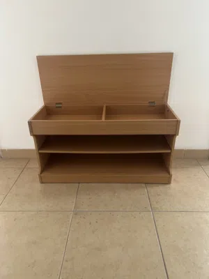 خزانه احذيه بحالة ممتازه حسب المرفق