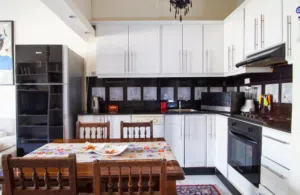 100 m2 2 Bedrooms Apartments for Rent in Beirut Hamra