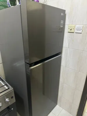 ثلاجة LG بحالة ممتازة